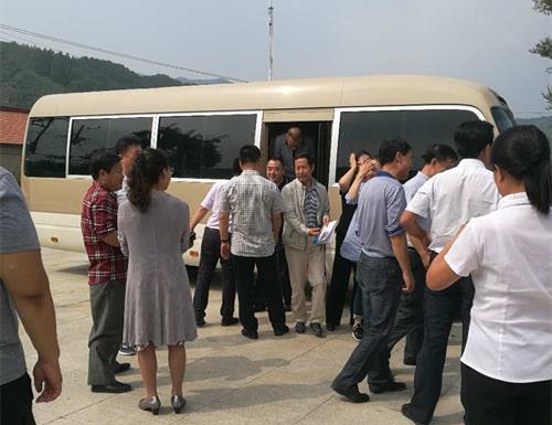 辽阳市人大辅导视察刘家村智慧村落建设及精准扶贫工作